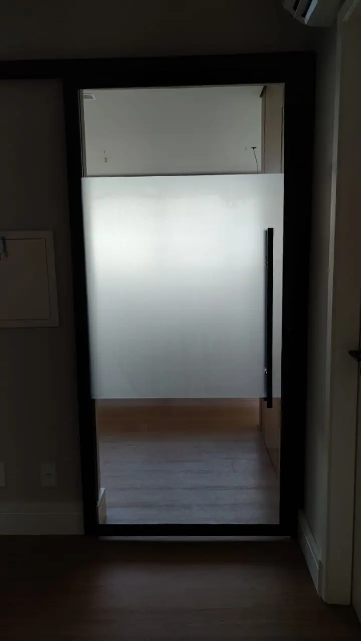 Insulfilm Jateado em Divisória de Vidro